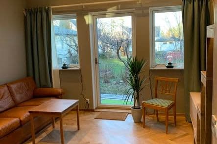 Modernt attefallshus nära hav & city